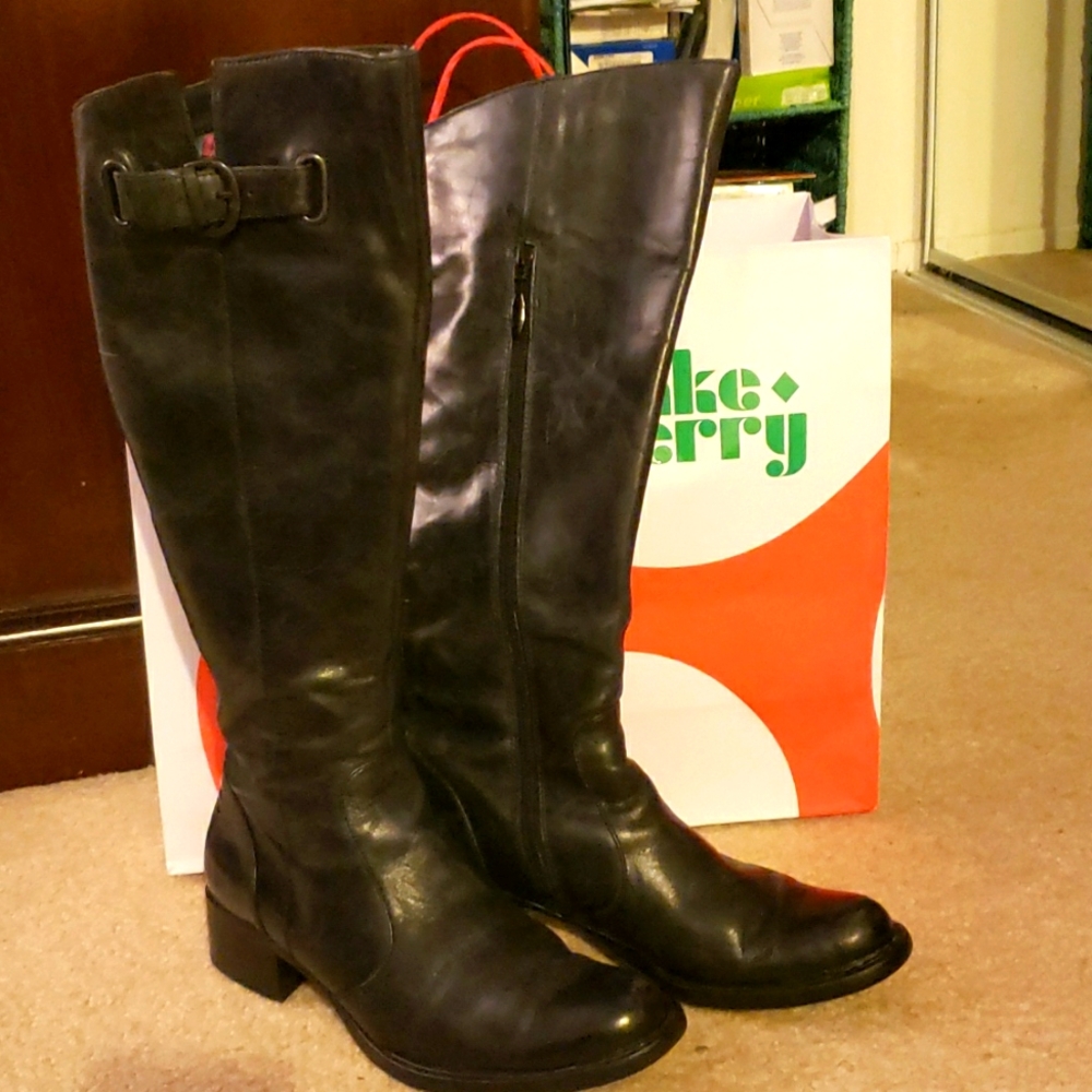 Born black leather boots